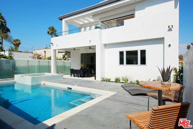 429 N Sweetzer Avenue, Los Angeles, CA 90048