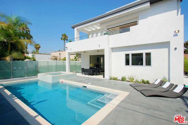 429 N Sweetzer Avenue, Los Angeles, CA 90048