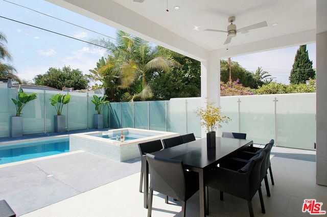 429 N Sweetzer Avenue, Los Angeles, CA 90048