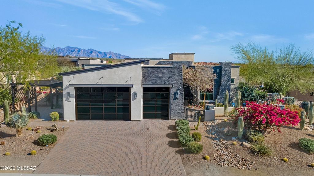 14180 N Los Saguaros Drive, Marana, AZ 85658