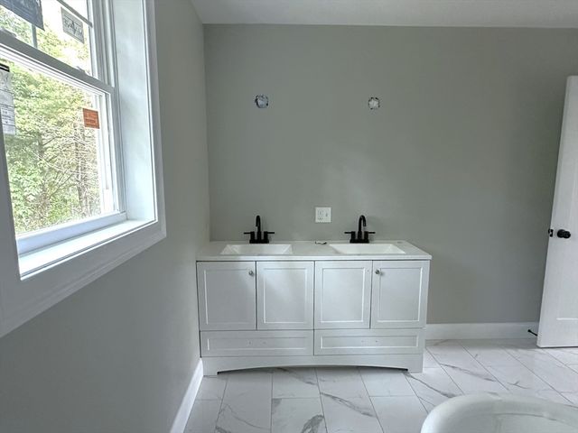 3 Clermont Way, Freetown, MA 02717