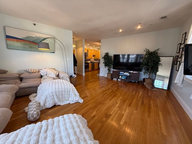 119 Dorchester St. 10, Boston, MA 02127