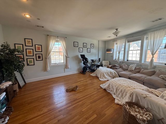 119 Dorchester St. 10, Boston, MA 02127