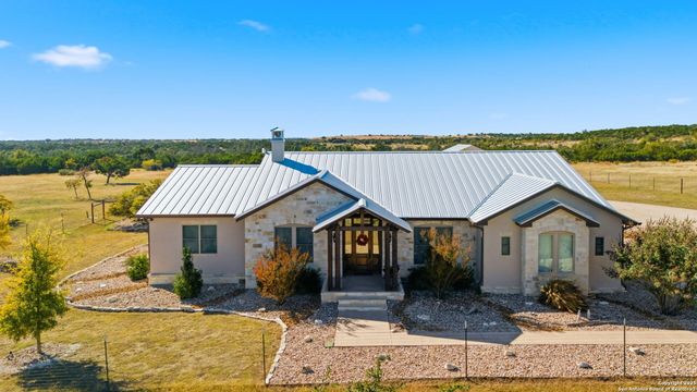 601 Garrison Rd, Fredericksburg, TX 78624
