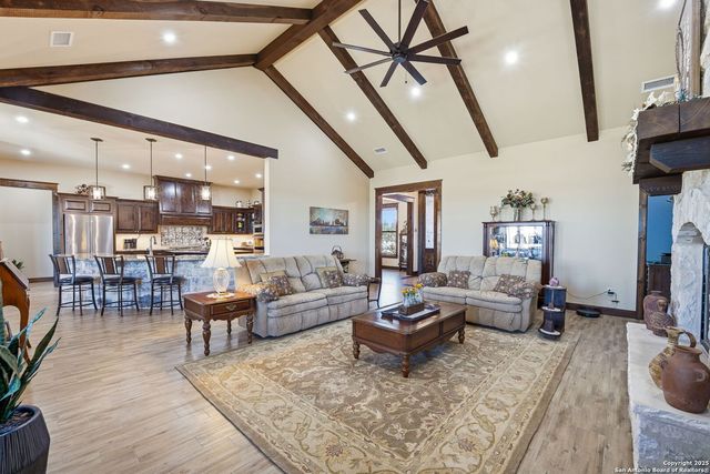 601 Garrison Rd, Fredericksburg, TX 78624