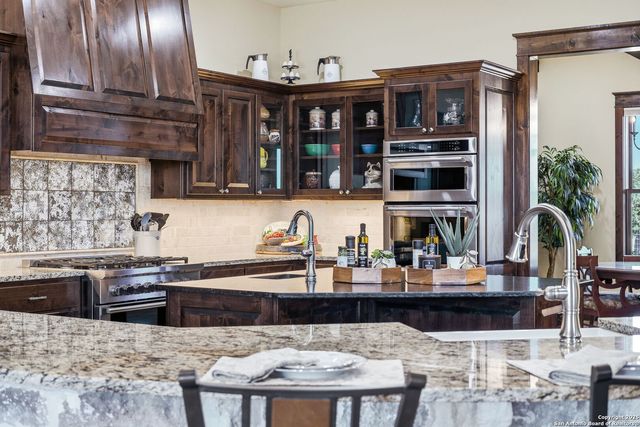 601 Garrison Rd, Fredericksburg, TX 78624