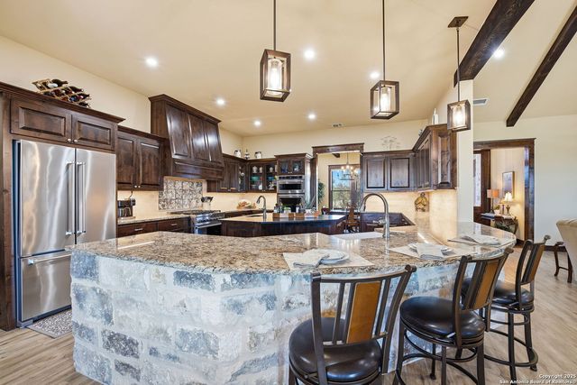 601 Garrison Rd, Fredericksburg, TX 78624