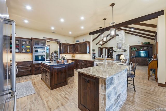 601 Garrison Rd, Fredericksburg, TX 78624