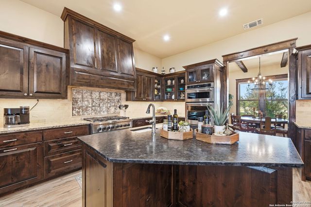 601 Garrison Rd, Fredericksburg, TX 78624