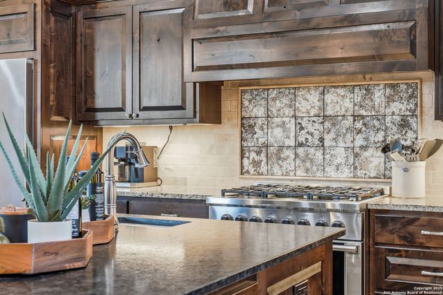 601 Garrison Rd, Fredericksburg, TX 78624