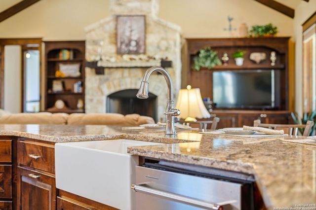 601 Garrison Rd, Fredericksburg, TX 78624