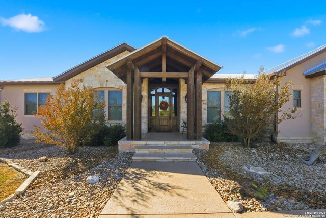 601 Garrison Rd, Fredericksburg, TX 78624