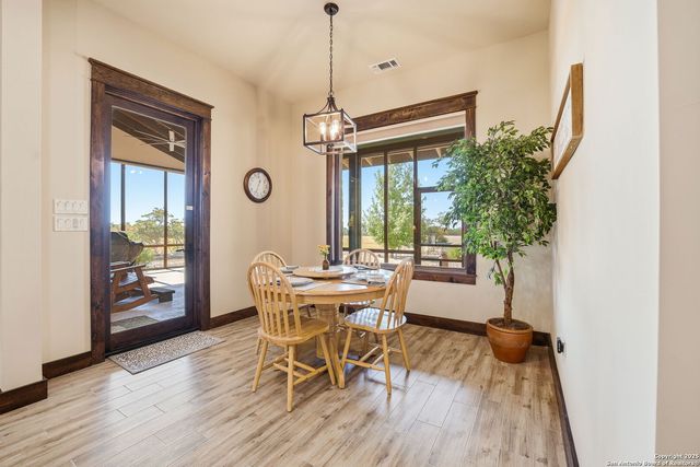 601 Garrison Rd, Fredericksburg, TX 78624