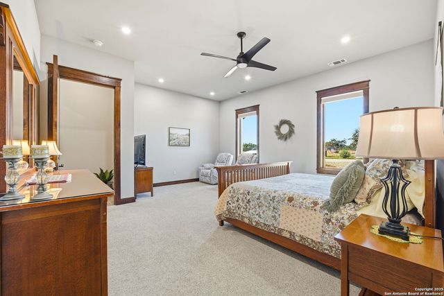 601 Garrison Rd, Fredericksburg, TX 78624