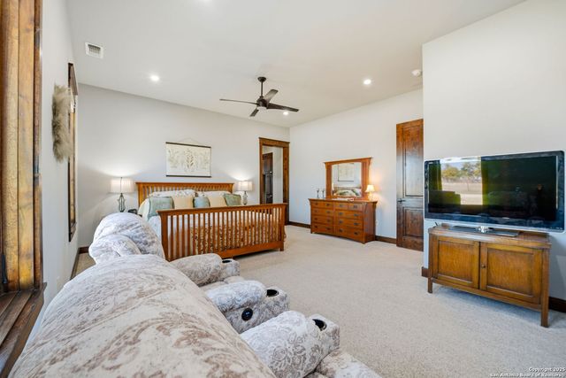 601 Garrison Rd, Fredericksburg, TX 78624