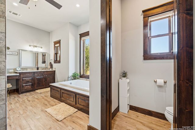 601 Garrison Rd, Fredericksburg, TX 78624