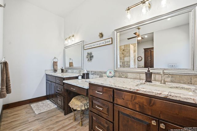 601 Garrison Rd, Fredericksburg, TX 78624