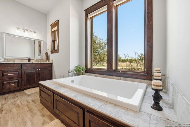 601 Garrison Rd, Fredericksburg, TX 78624