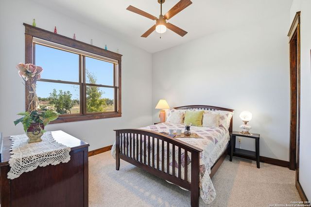 601 Garrison Rd, Fredericksburg, TX 78624