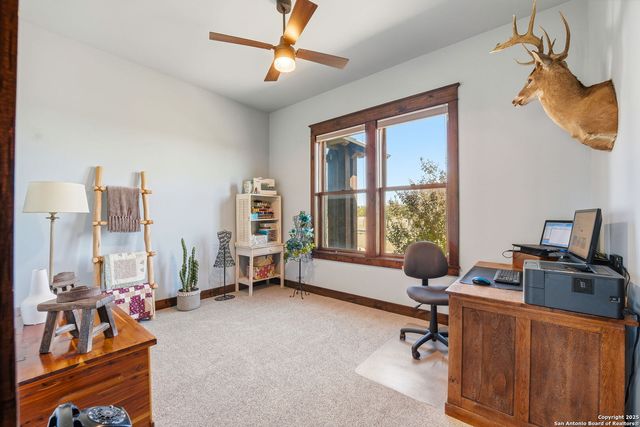 601 Garrison Rd, Fredericksburg, TX 78624