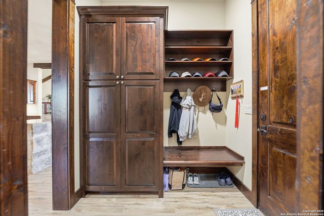 601 Garrison Rd, Fredericksburg, TX 78624