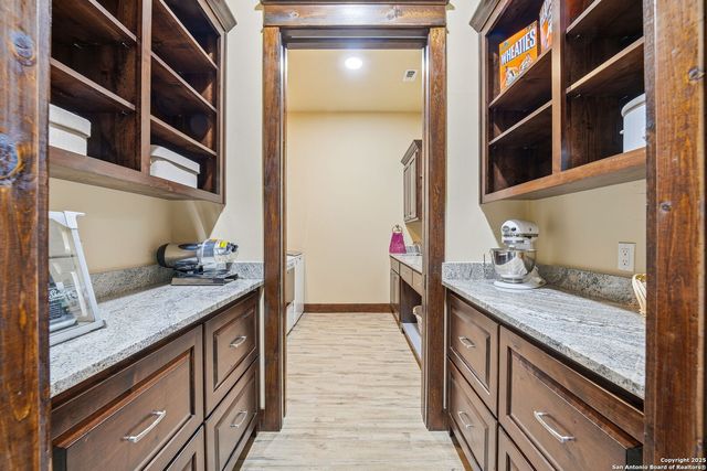 601 Garrison Rd, Fredericksburg, TX 78624