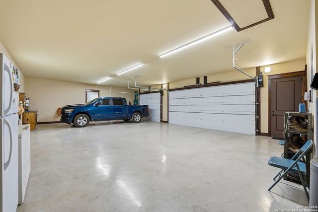 601 Garrison Rd, Fredericksburg, TX 78624