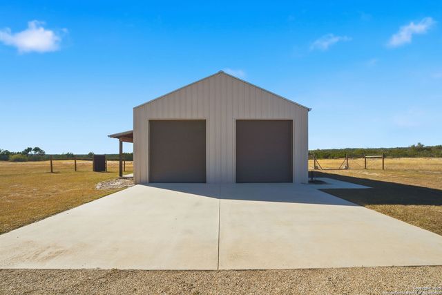 601 Garrison Rd, Fredericksburg, TX 78624