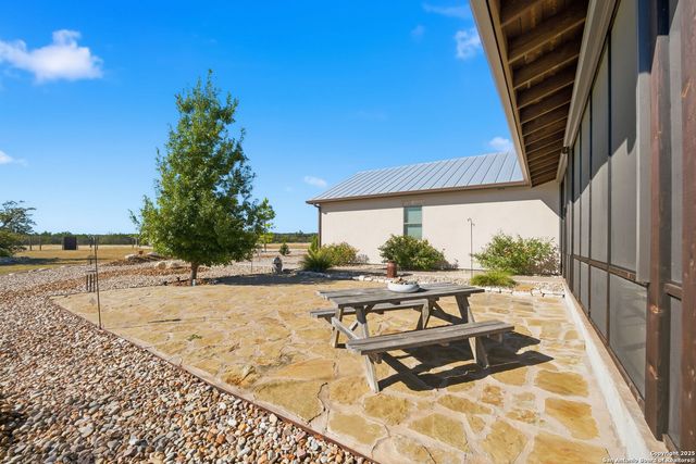 601 Garrison Rd, Fredericksburg, TX 78624