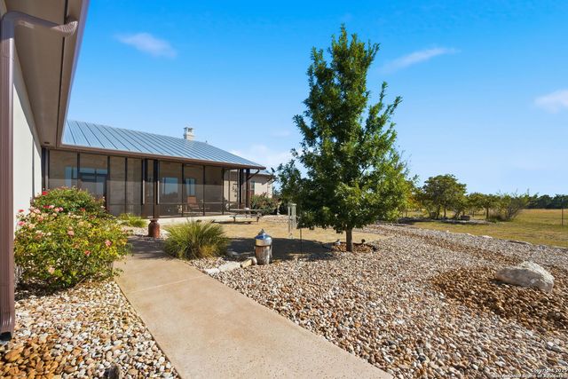 601 Garrison Rd, Fredericksburg, TX 78624