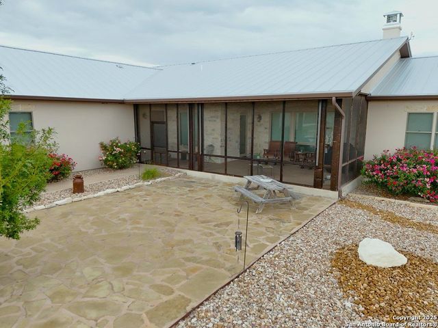 601 Garrison Rd, Fredericksburg, TX 78624