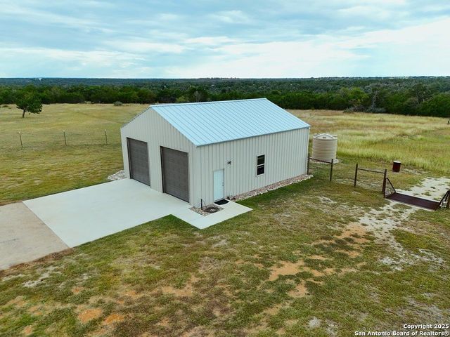 601 Garrison Rd, Fredericksburg, TX 78624