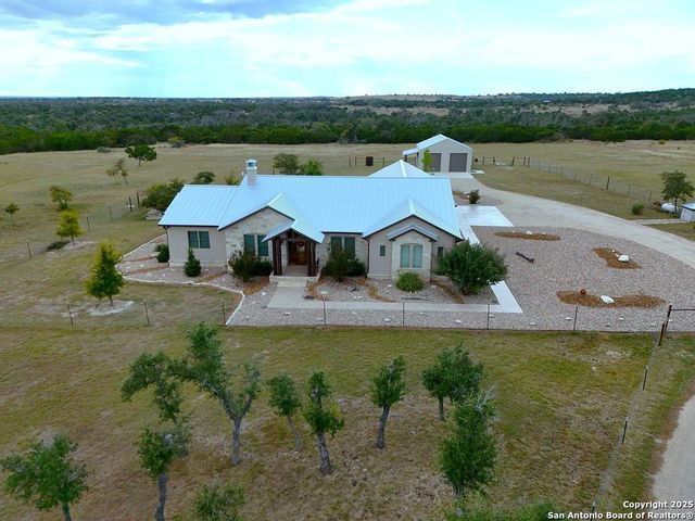 601 Garrison Rd, Fredericksburg, TX 78624