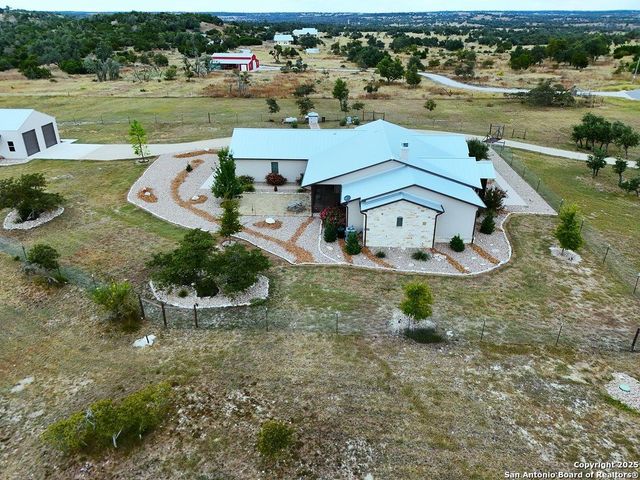 601 Garrison Rd, Fredericksburg, TX 78624