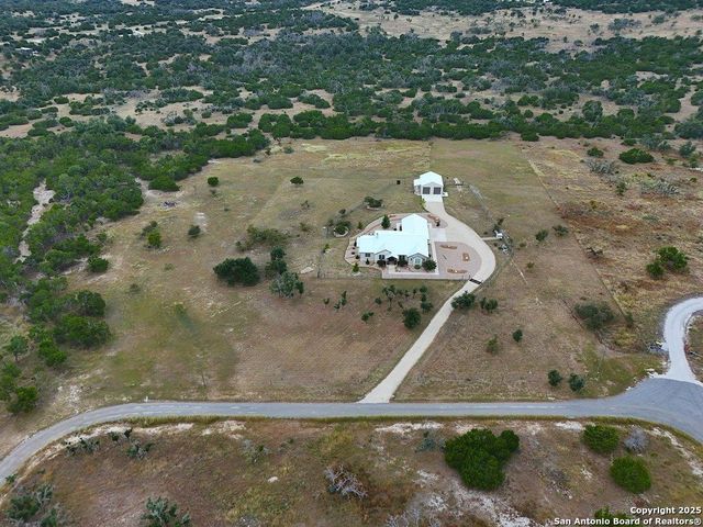 601 Garrison Rd, Fredericksburg, TX 78624