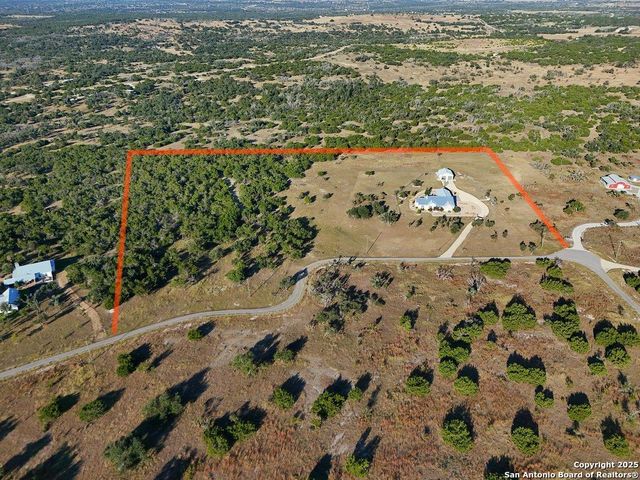 601 Garrison Rd, Fredericksburg, TX 78624
