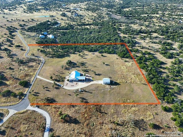 601 Garrison Rd, Fredericksburg, TX 78624