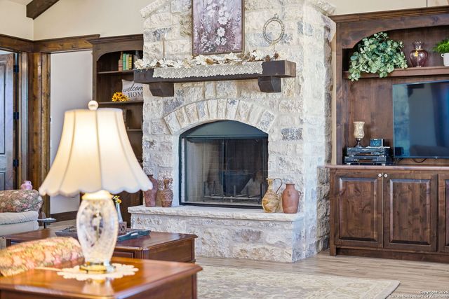 601 Garrison Rd, Fredericksburg, TX 78624