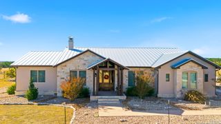 601 Garrison Rd, Fredericksburg, TX 78624
