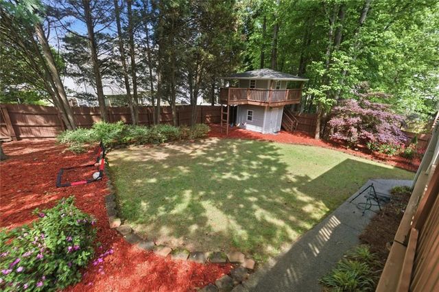 139 Clubhouse Drive NW, Kennesaw, GA 30144