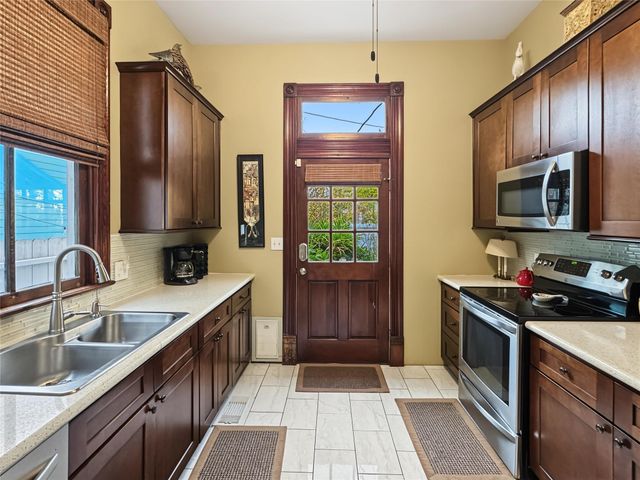 2608 Ursuline Street, Galveston, TX 77550