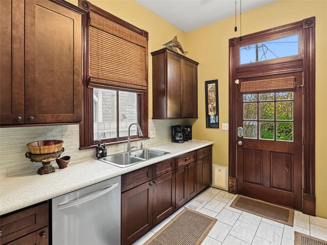 2608 Ursuline Street, Galveston, TX 77550