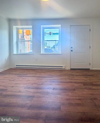 101 W MAIN ST, Mount Joy, PA 17552