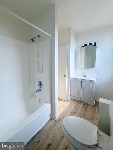 101 W MAIN ST, Mount Joy, PA 17552