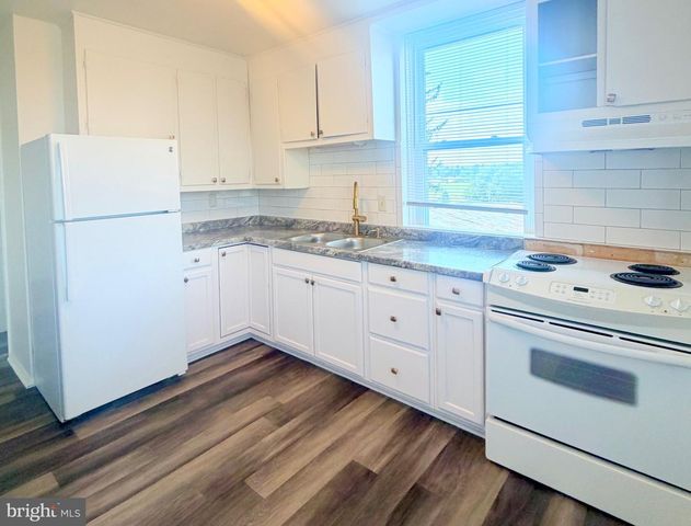 101 W MAIN ST, Mount Joy, PA 17552