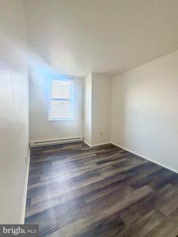 101 W MAIN ST, Mount Joy, PA 17552