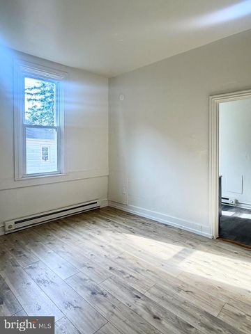101 W MAIN ST, Mount Joy, PA 17552