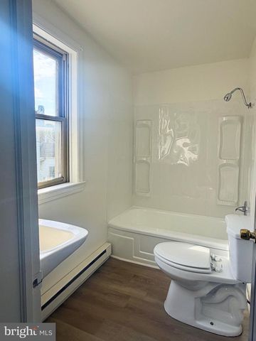 101 W MAIN ST, Mount Joy, PA 17552
