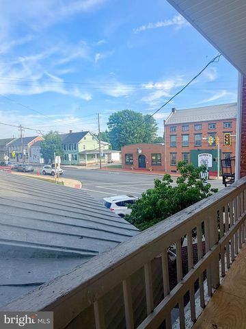 101 W MAIN ST, Mount Joy, PA 17552