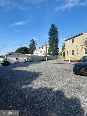 101 W MAIN ST, Mount Joy, PA 17552